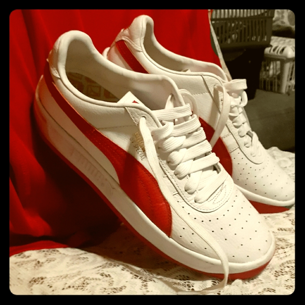 PUMA Mens Sneakers G V SPECIAL SZ 8 Red & White.